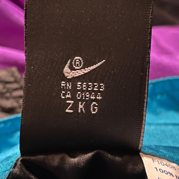 Nike Vintage Windbreaker Jacket 1990's - Picture 9 of 11